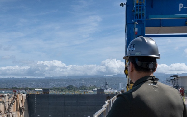 PHNSY &amp; IMF successfully undocks USS Topeka