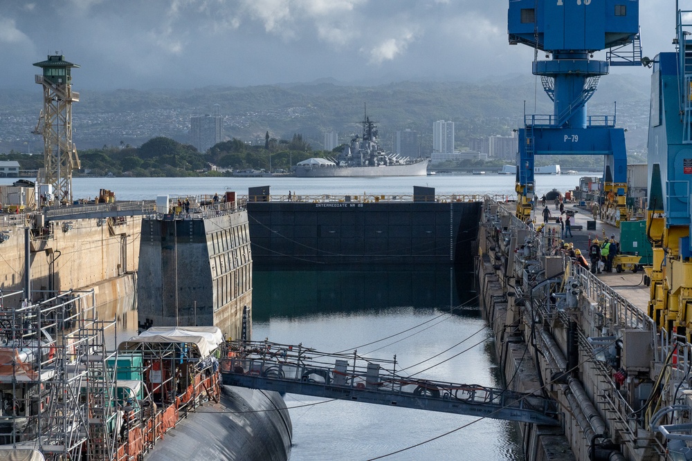 PHNSY &amp; IMF successfully undocks USS Topeka