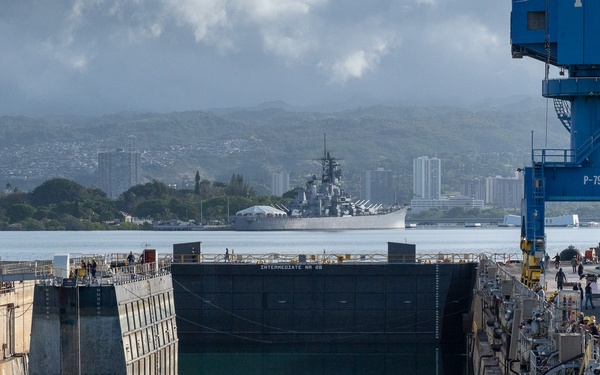 PHNSY &amp; IMF successfully undocks USS Topeka