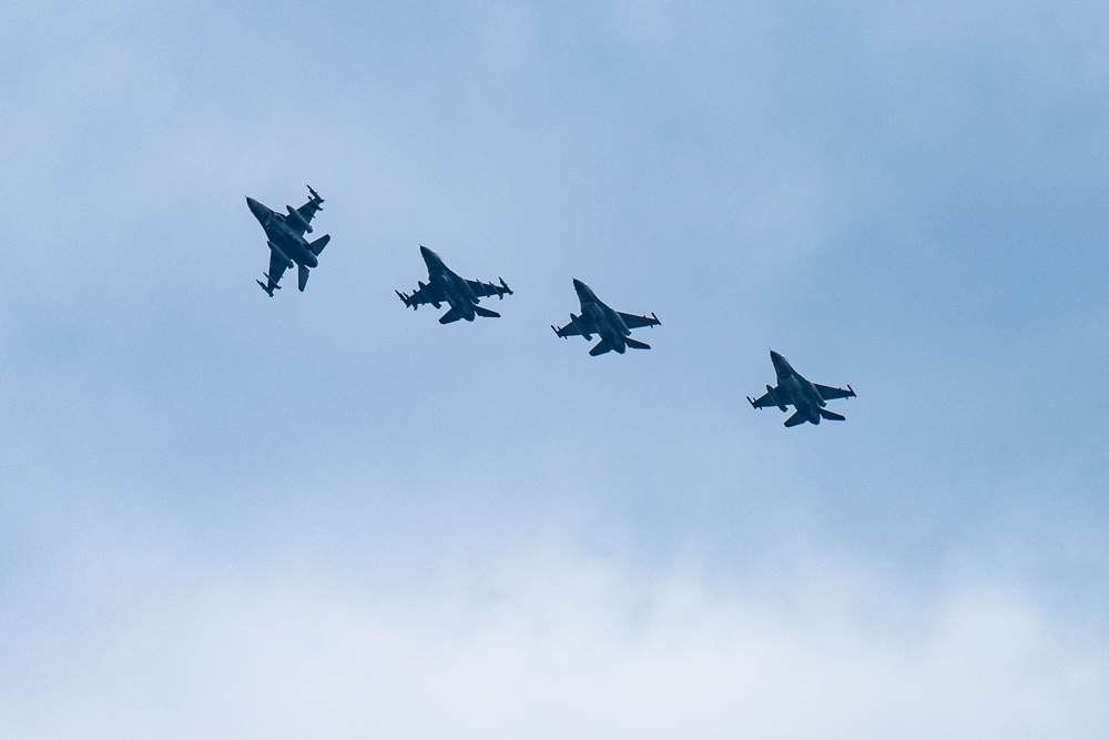 US, ROU air forces fly side by side