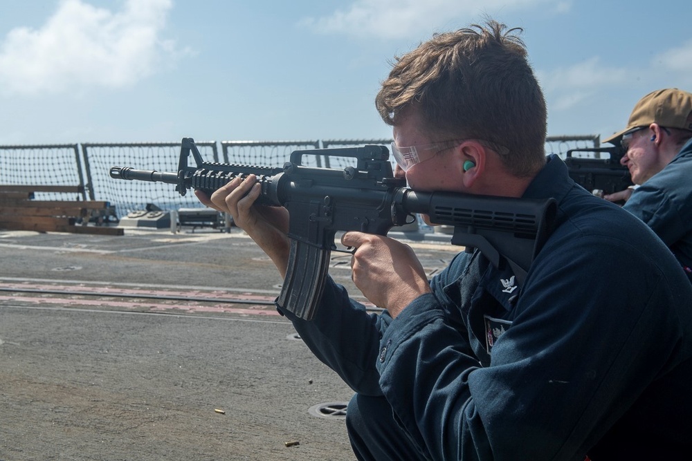 DVIDS - Images - USS Sampson Gun Shoot [Image 4 of 4]