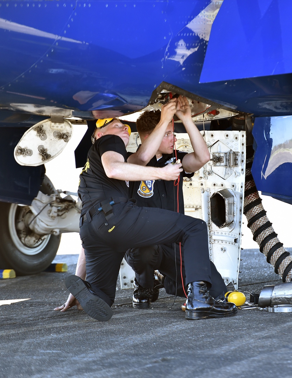 (U.S. Navy photo by Chief Mass Communication Specialist Michael Russell/Released)