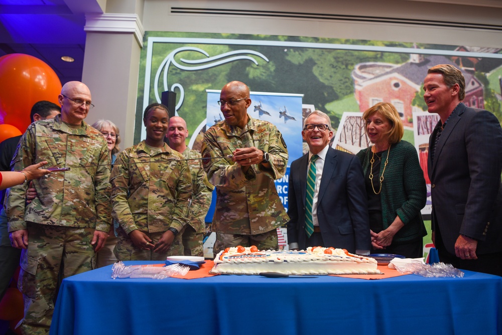 Air Force leaders celebrate USAF 75th anniversary at Big Hoopla