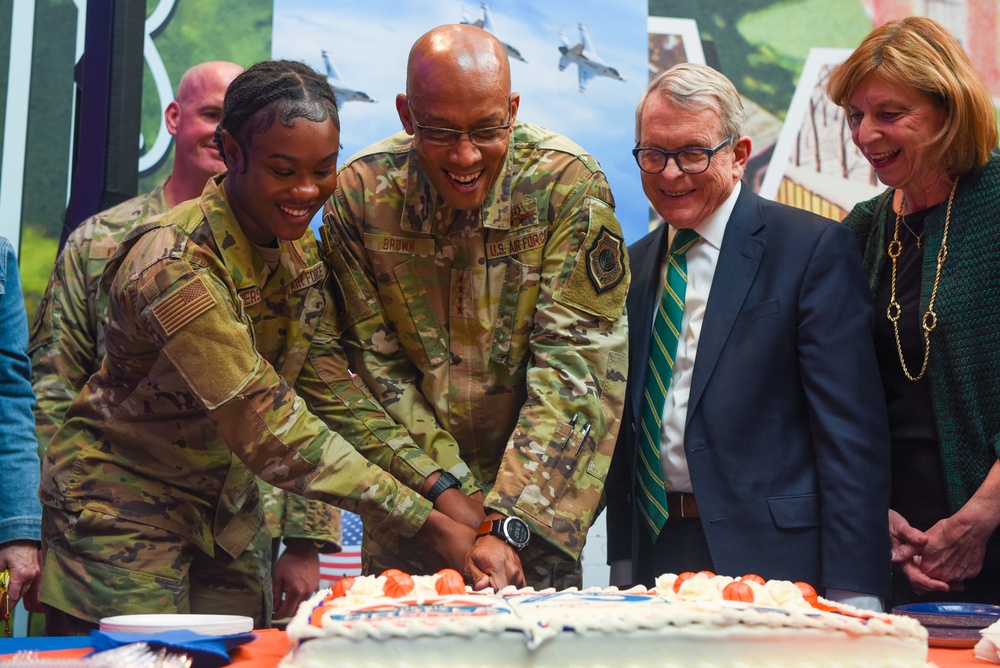 Air Force leaders celebrate USAF 75th anniversary at Big Hoopla