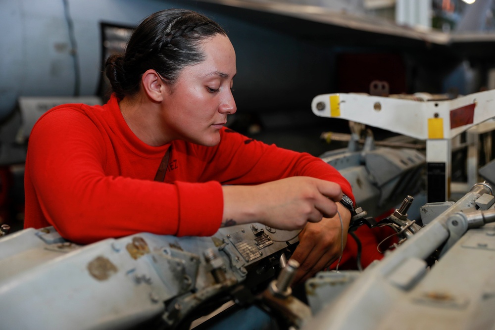 Abraham Lincoln Sailors conduct maintenance