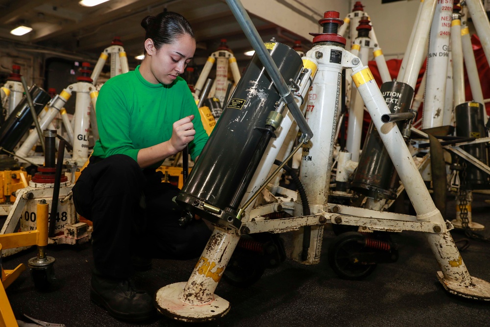 Abraham Lincoln Sailors conduct maintenance