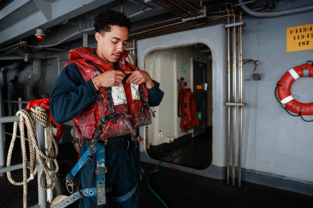 Abraham Lincoln Sailors conduct maintenance