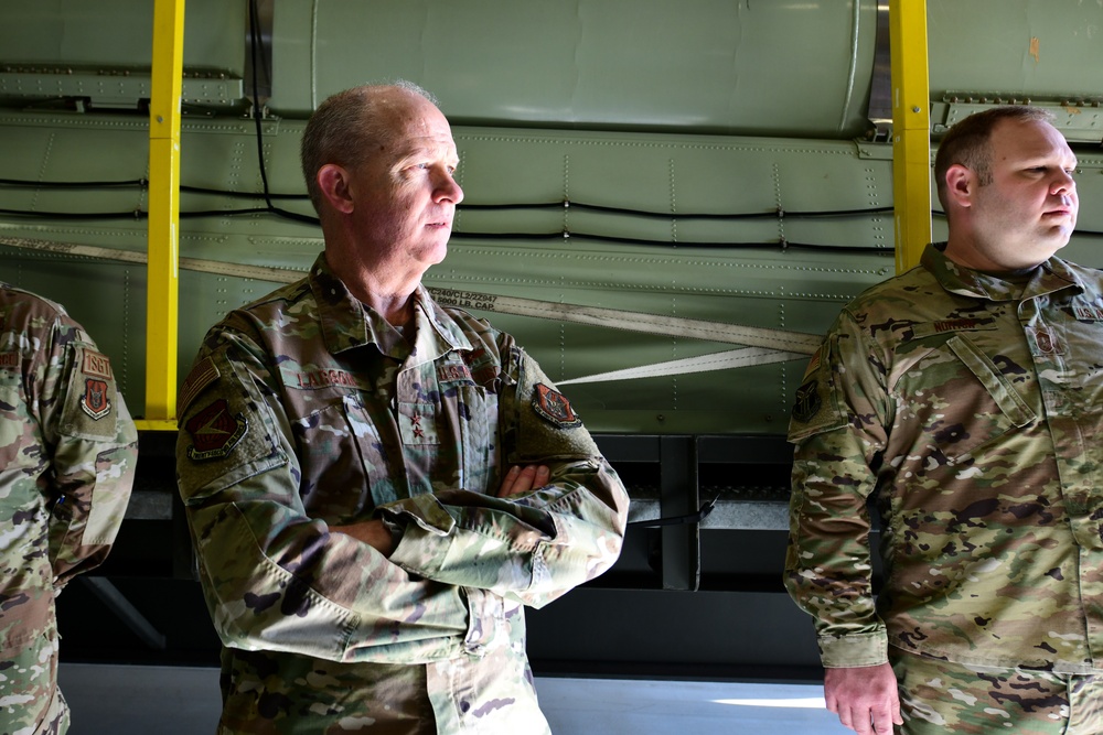 22nd Air Force Commander and Command Chief visit YARS