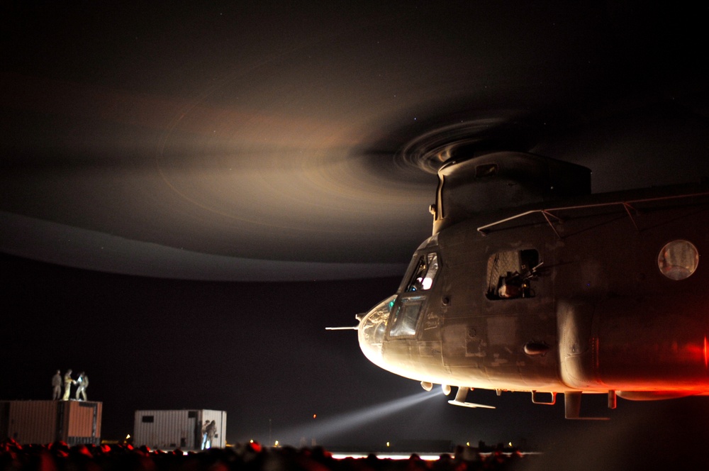 CH-47 Chinook sling loads containers in Iraq