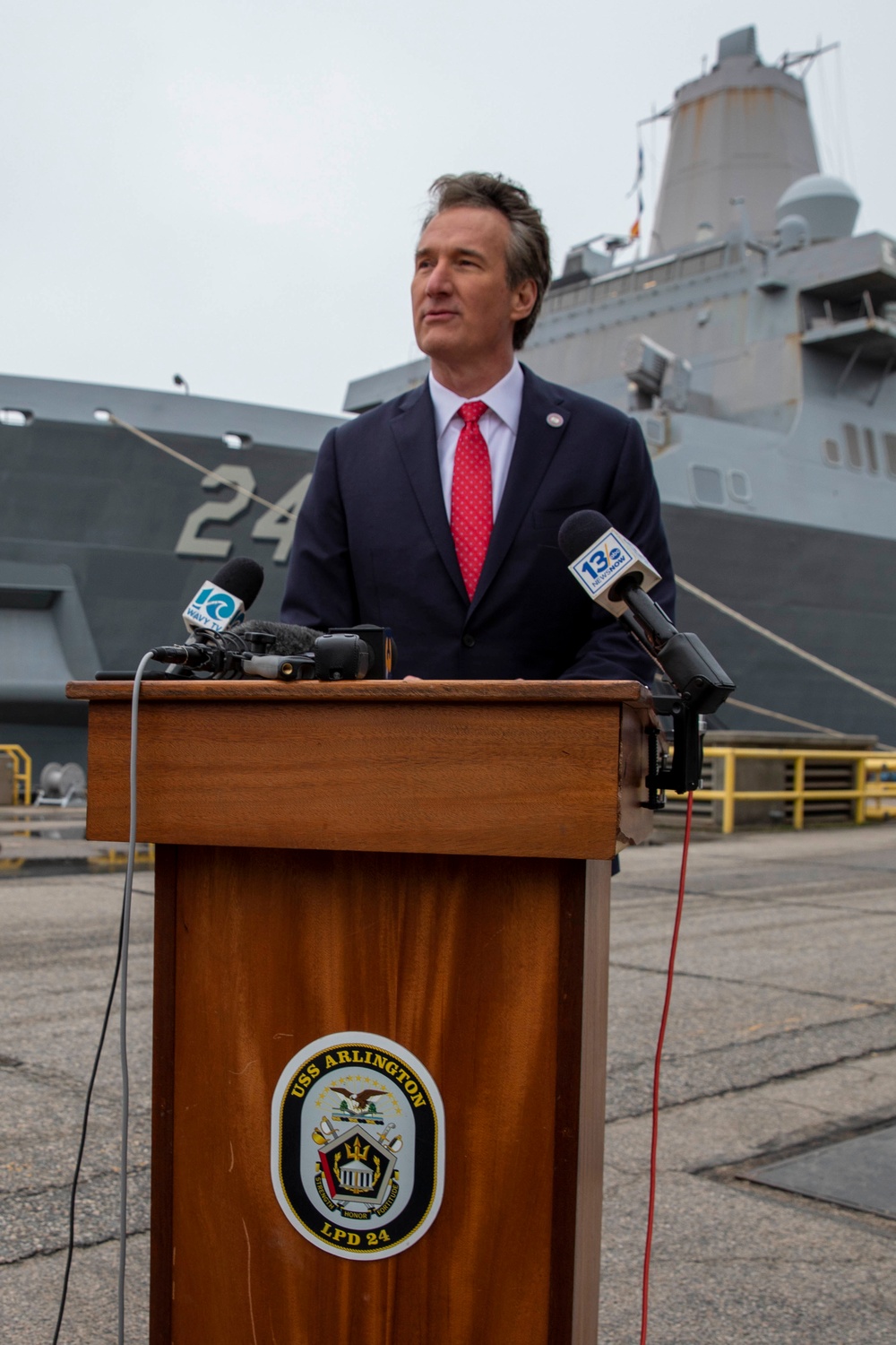 Governor Glenn Youngkins Arlington ship tour