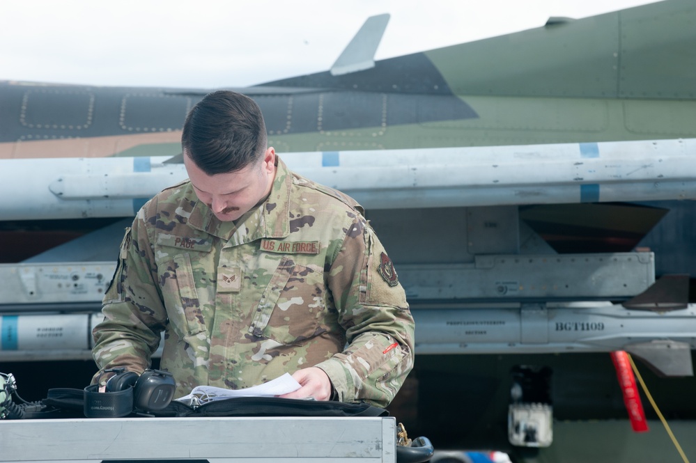 Maintainers enable adversarial tactics during exercise Pacific Raptor