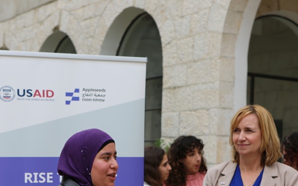 DA Coleman Visit to Apple Seeds