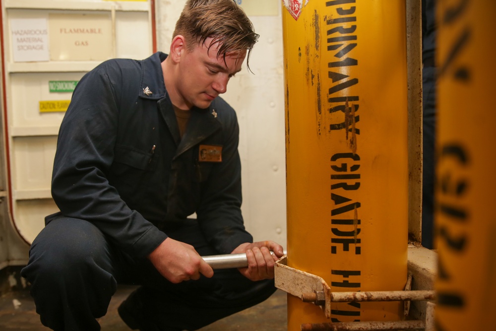 Abraham Lincoln Sailors conduct maintenance