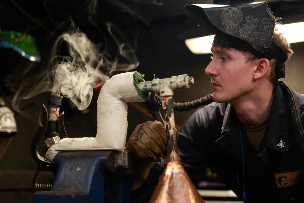 Abraham Lincoln Sailors conduct maintenance