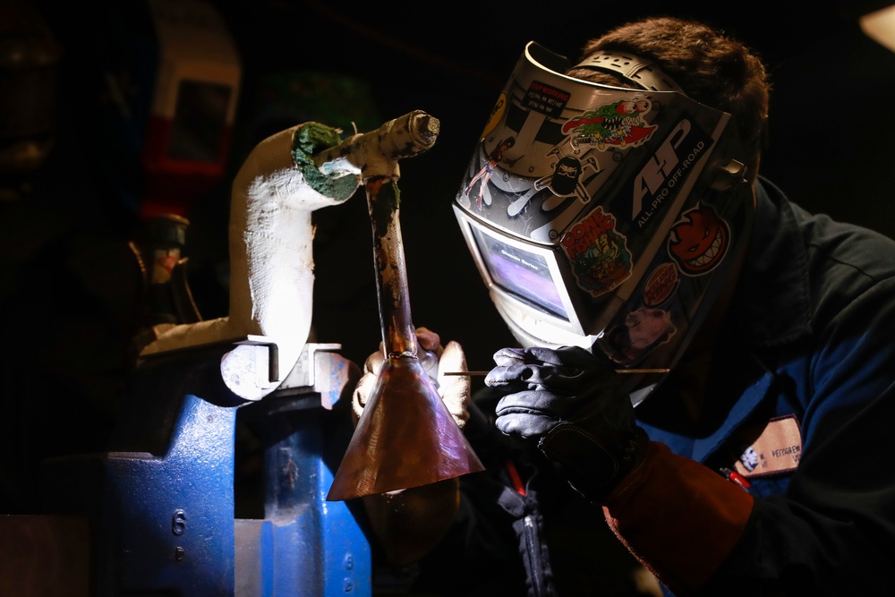 Abraham Lincoln Sailors conduct maintenance