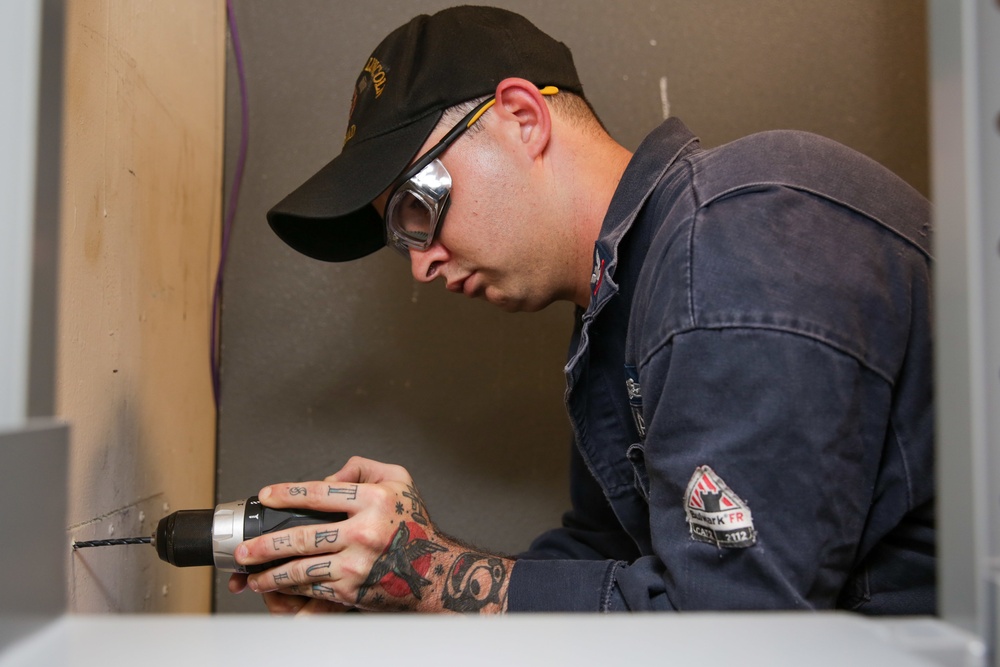 Abraham Lincoln Sailors conduct maintenance