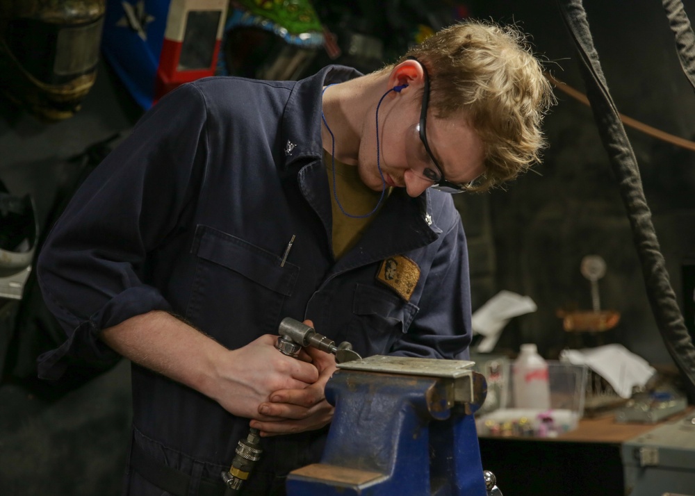 Abraham Lincoln Sailors conduct maintenance