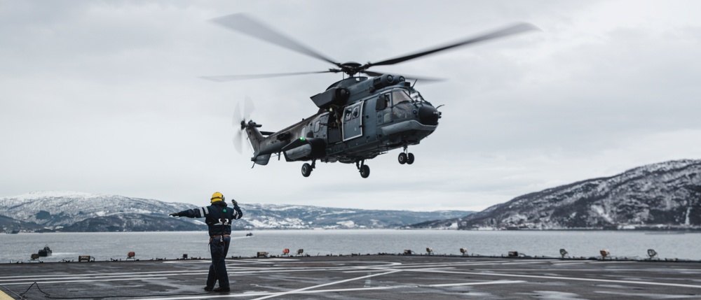 RNLAF and 3/6 Conduct CASEVAC Drill Aboard HNLMS Rotterdam for Exercise Cold Response 22
