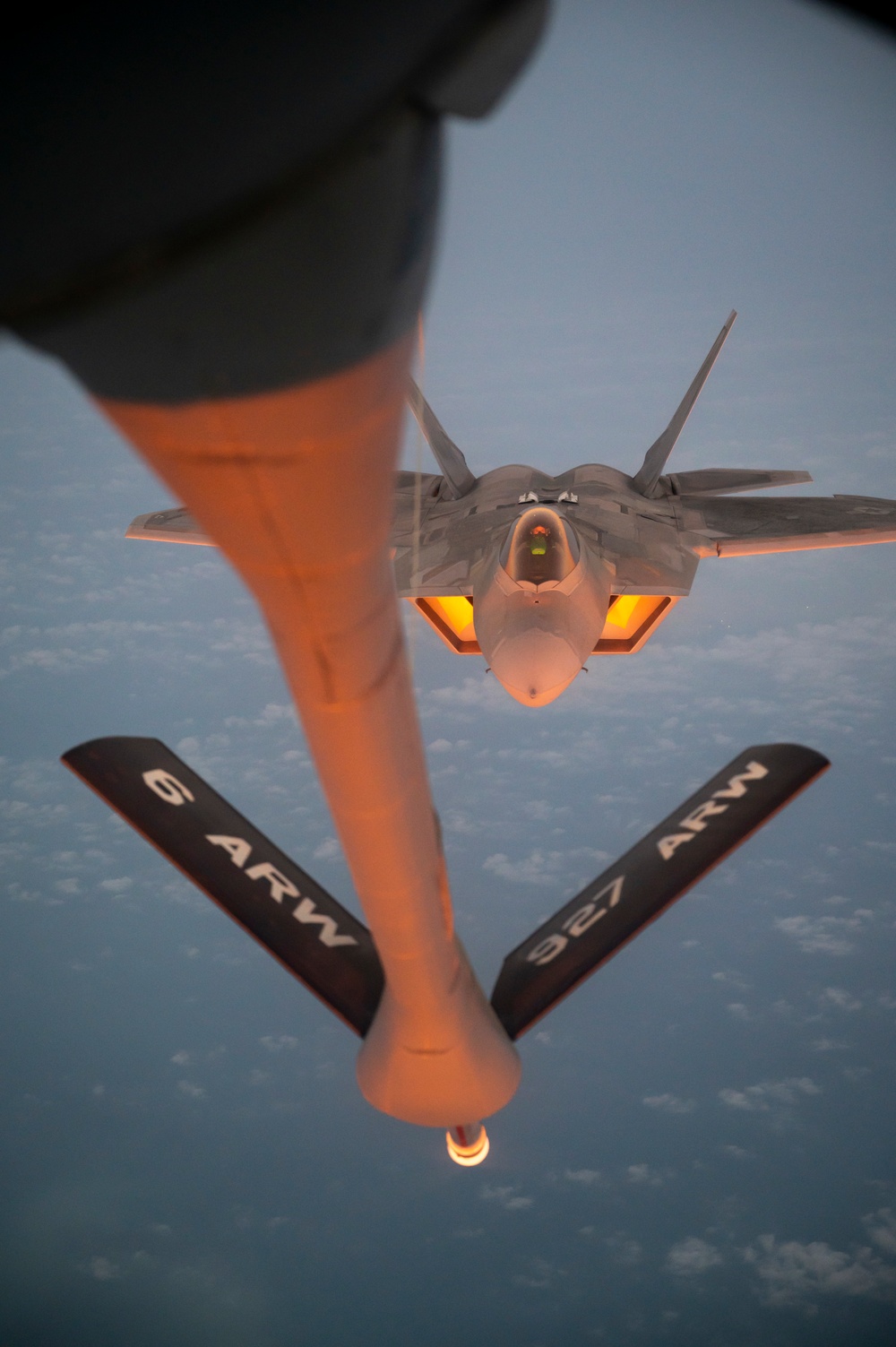 50th EARS refuels F-22 Raptors