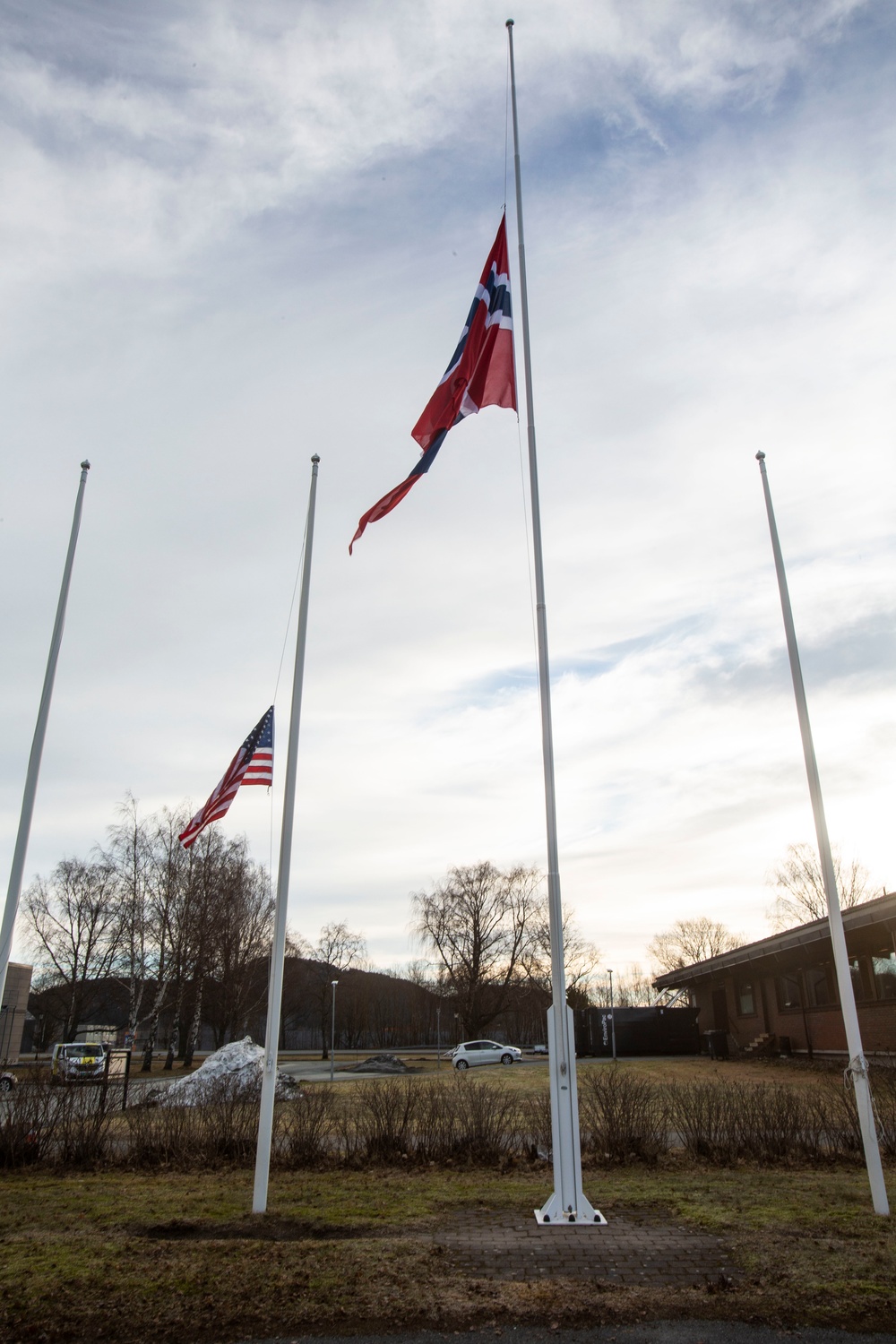 Half-mast ceremony held by Norwegians and Marines