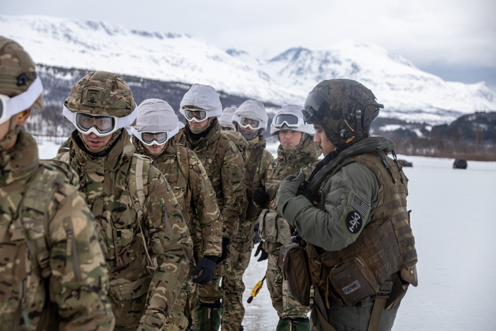 US Marines transport UK Marines using heavy helicopters during Exercise Cold Response
