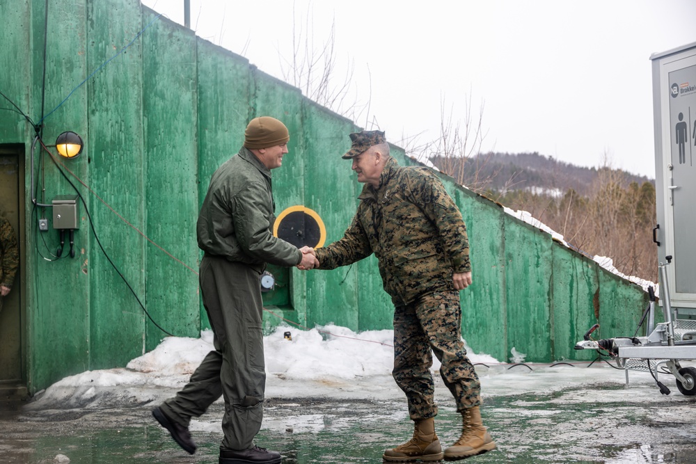 II MEF Commanding General visits MAG-29