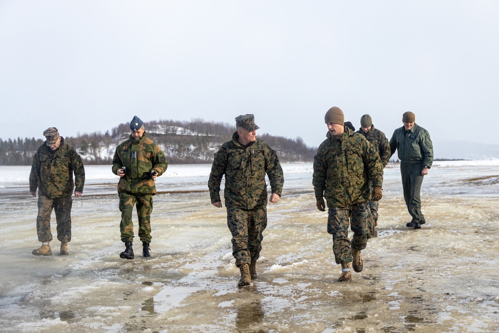 II MEF Commanding General visits MAG-29