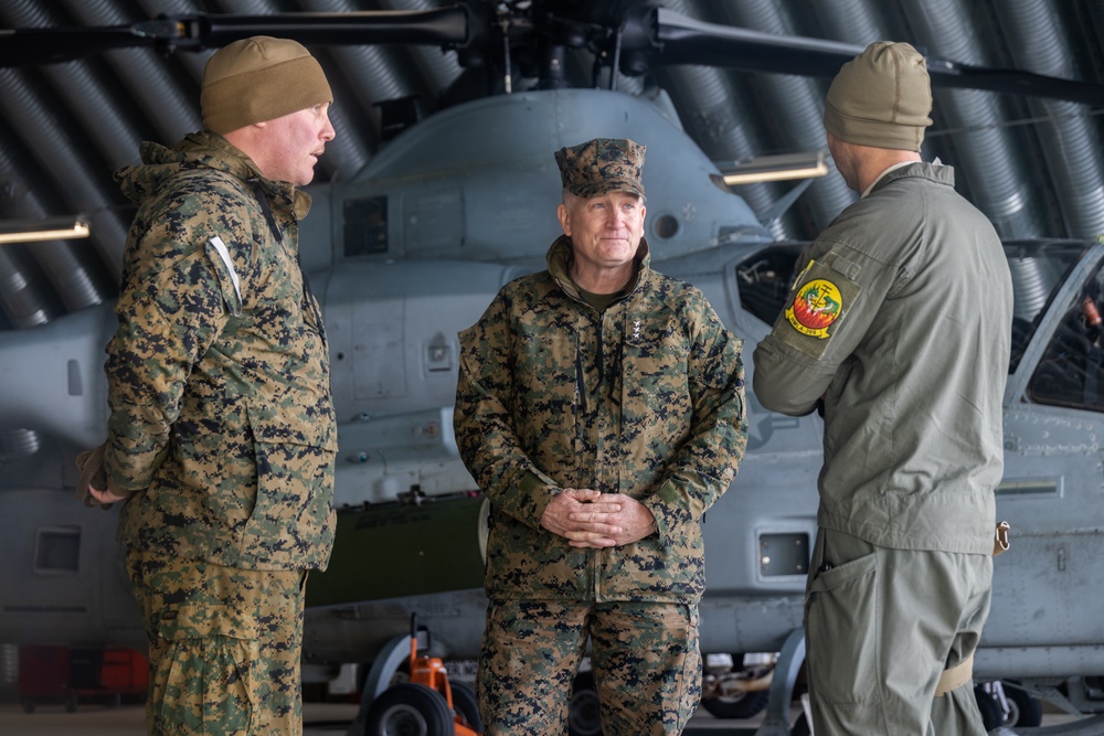 II MEF Commanding General visits MAG-29