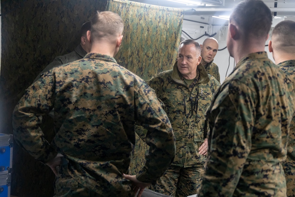 II MEF Commanding General visits MAG-29