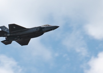 Better together: Airmen, Marines practice hot pit refueling