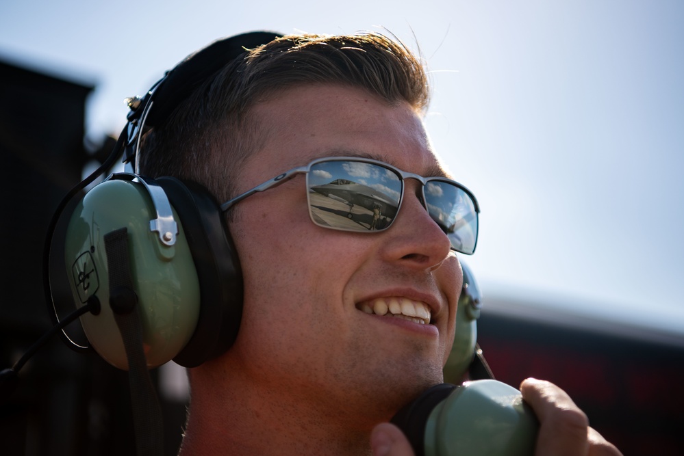 Better together: Airmen, Marines practice hot pit refueling