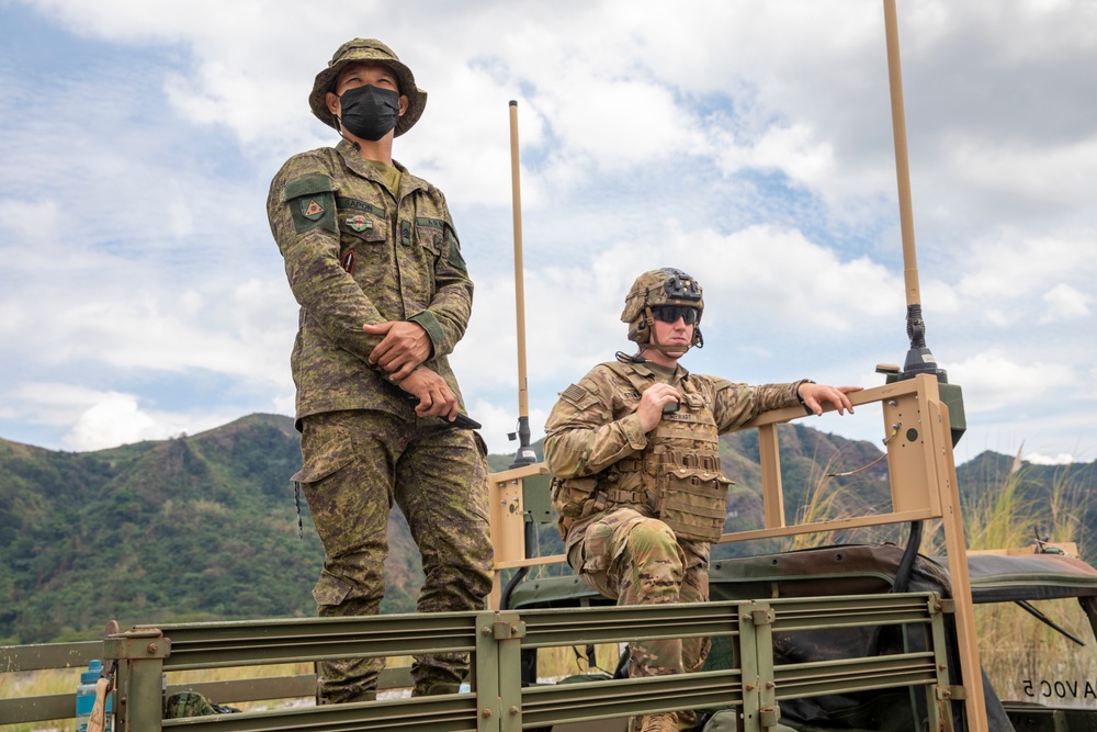 U.S. and Philippine Army mortarmen conduct combined mortar training during Salaknib 2022