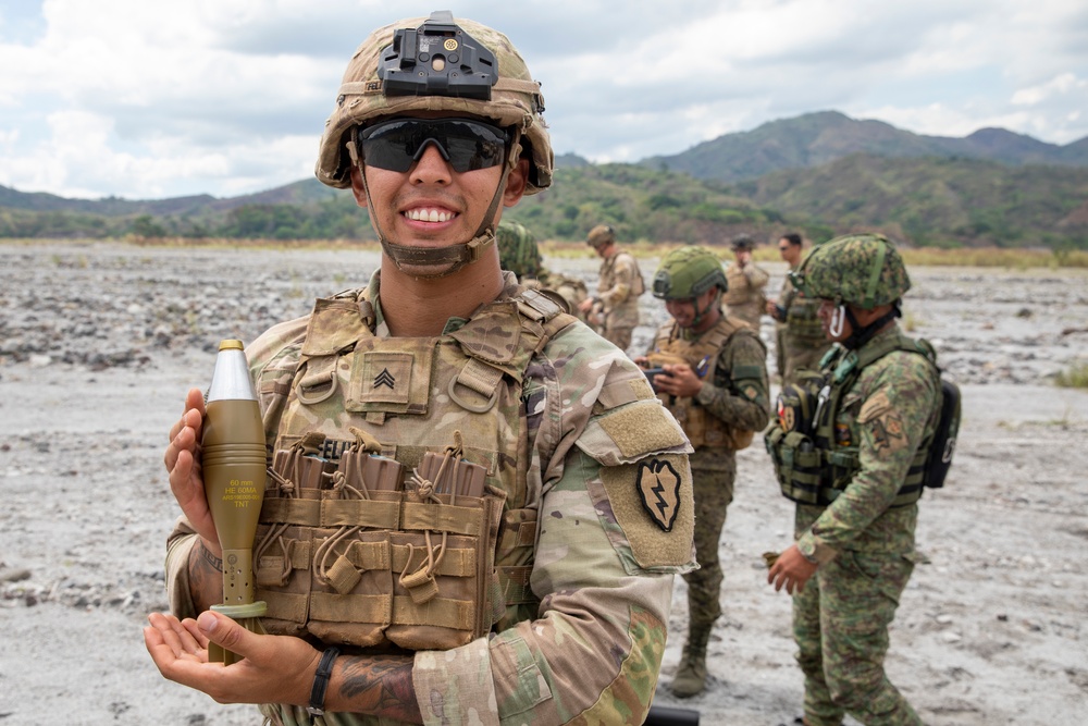 U.S. and Philippine Army mortarmen conduct combined mortar training during Salaknib 2022