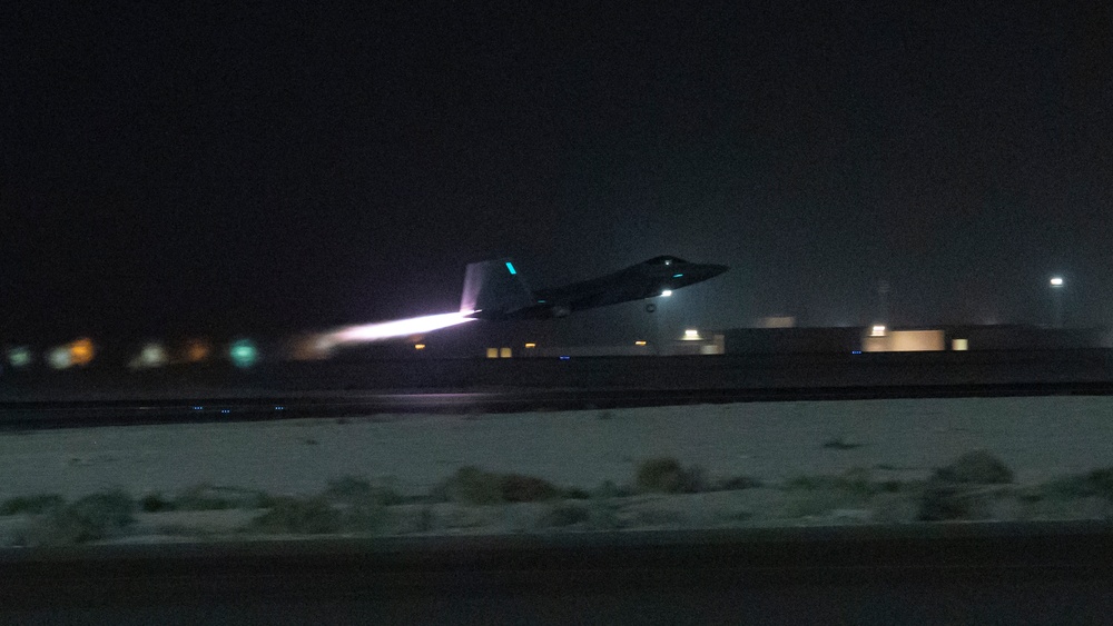 F-22 Afterburner Take-off