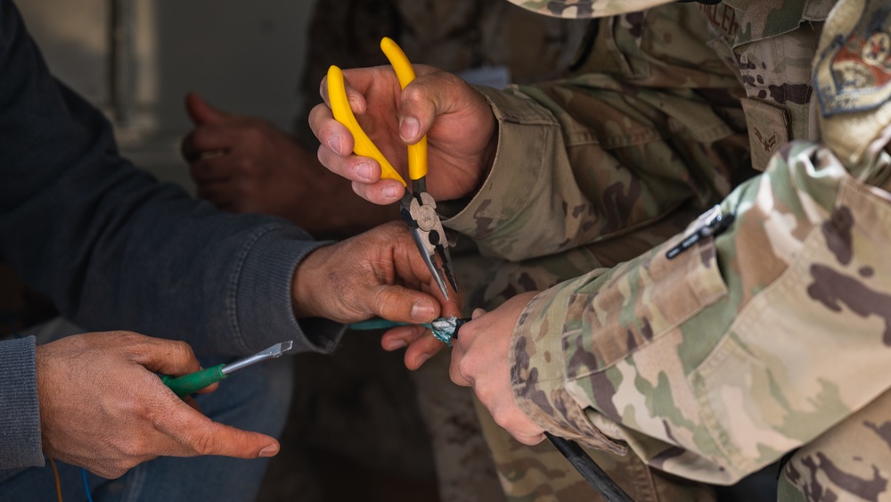 378th ECS makes repairs alongside Saudi partners