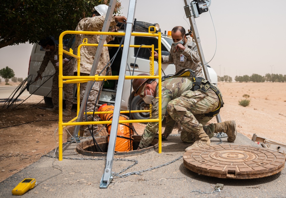 378th ECS makes repairs alongside Saudi partners