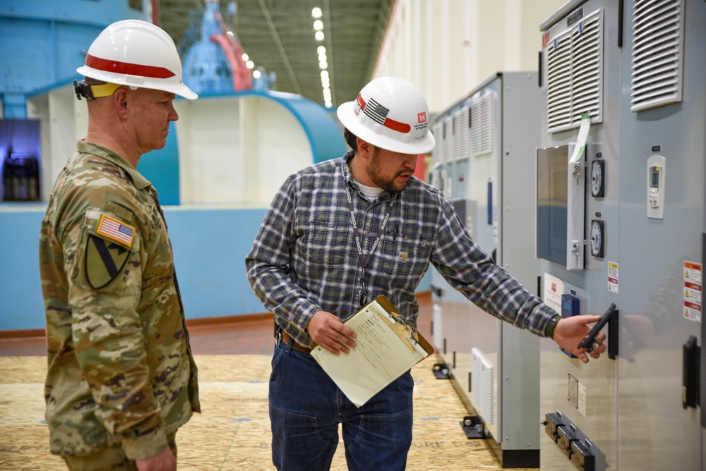 Col. Geoff Van Epps, NWD Commander, visits McNary Lock and Dam