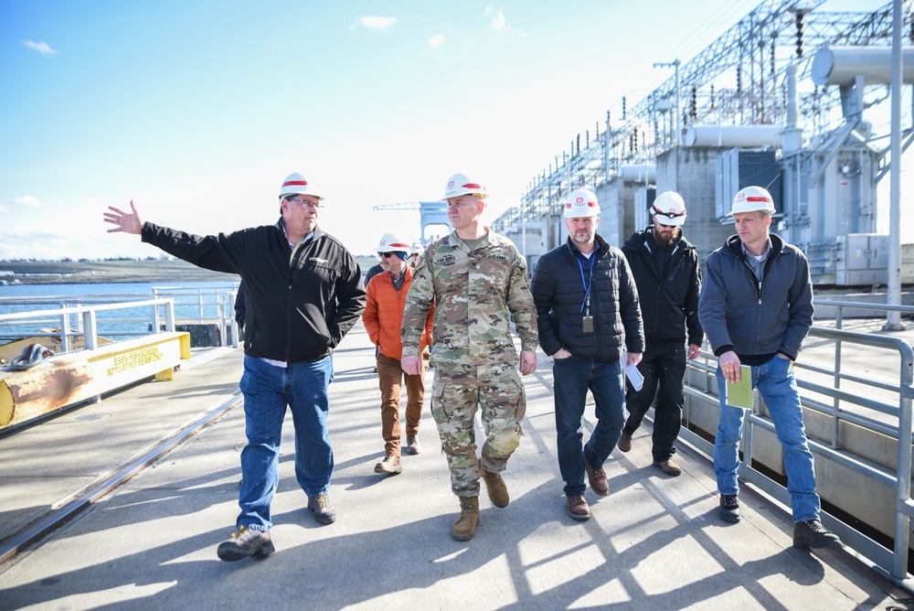 US Army Corps of Engineers leaders at McNary Lock and Dam