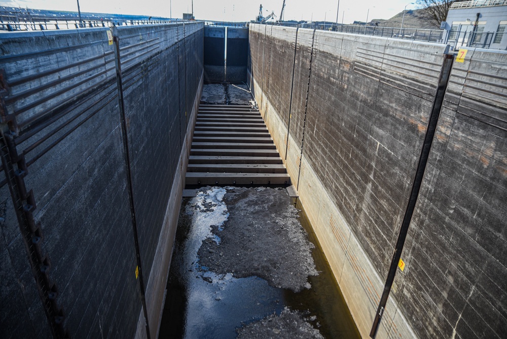 McNary Navigation Lock dewatered for annual inspection/cleaning