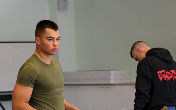 Albuquerque Marines participate in food drive.