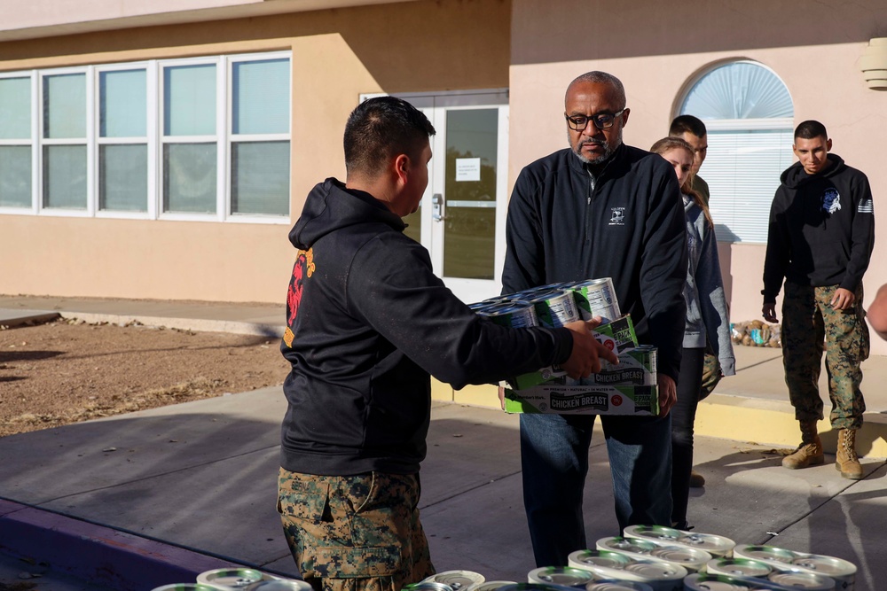 Albuquerque Marines participate in food drive.