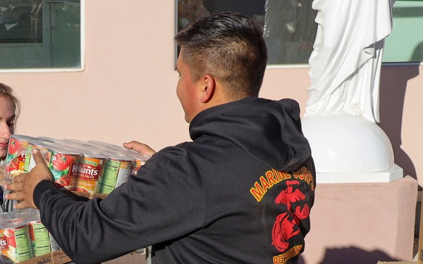 Albuquerque Marines participate in food drive.