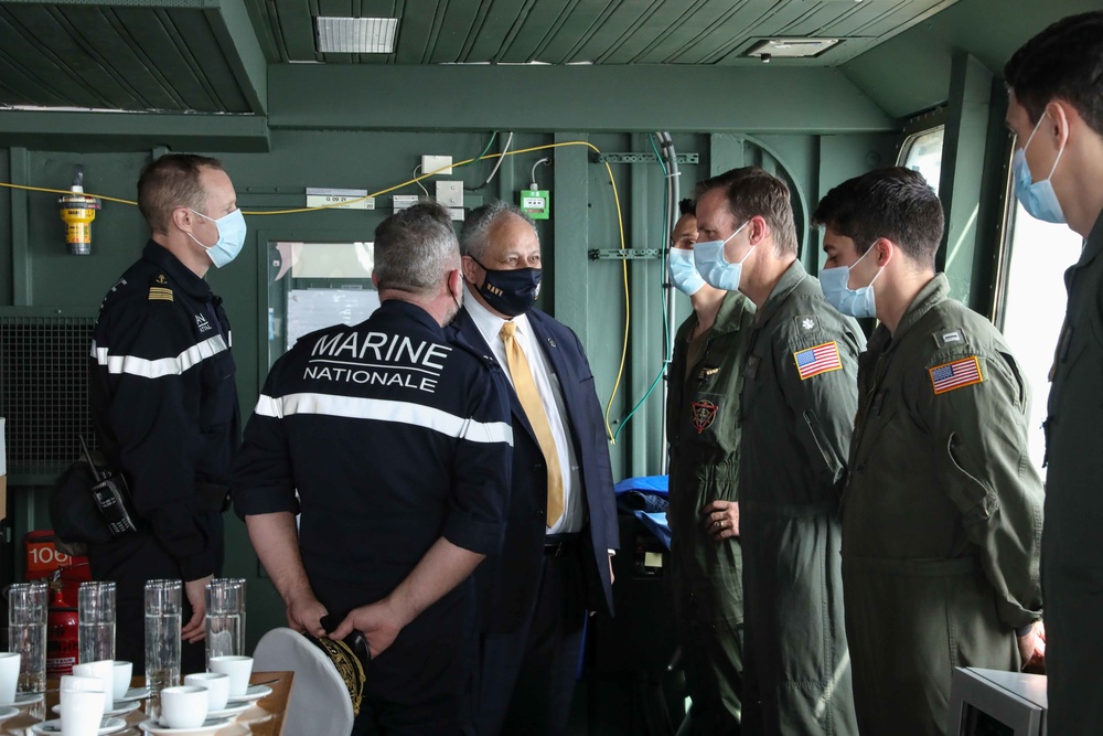 Secretary of the Navy visits French aircraft carrier Charles de Gaulle