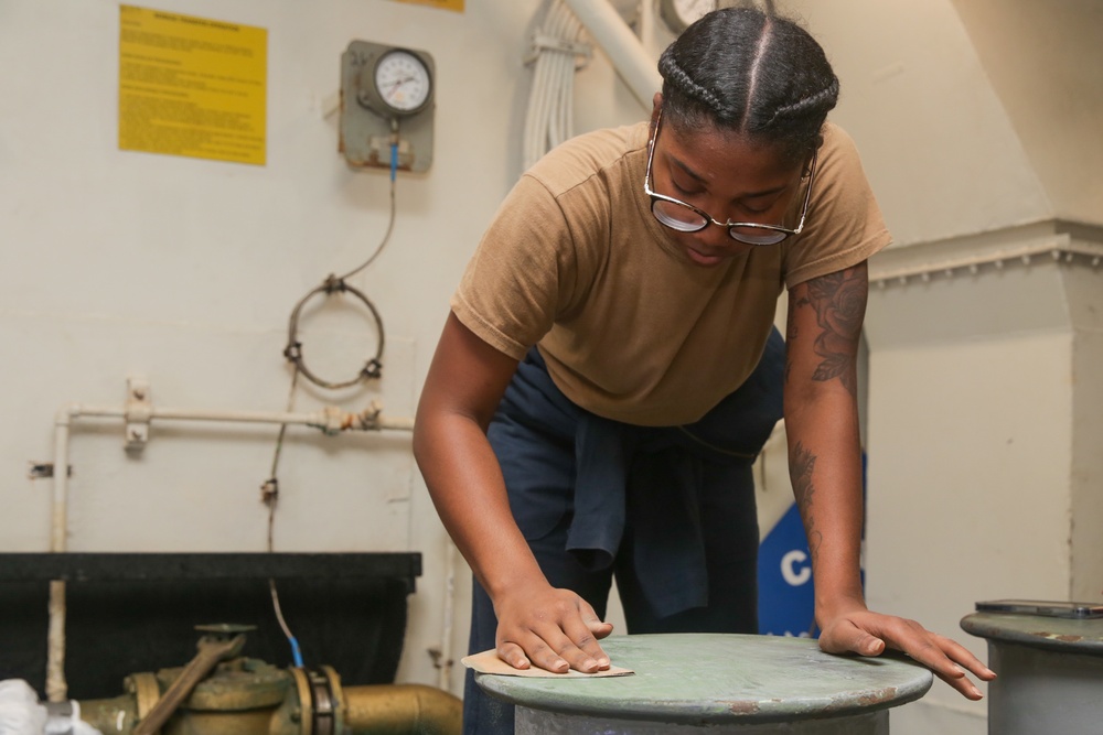 Abraham Lincoln Sailors conduct maintenance