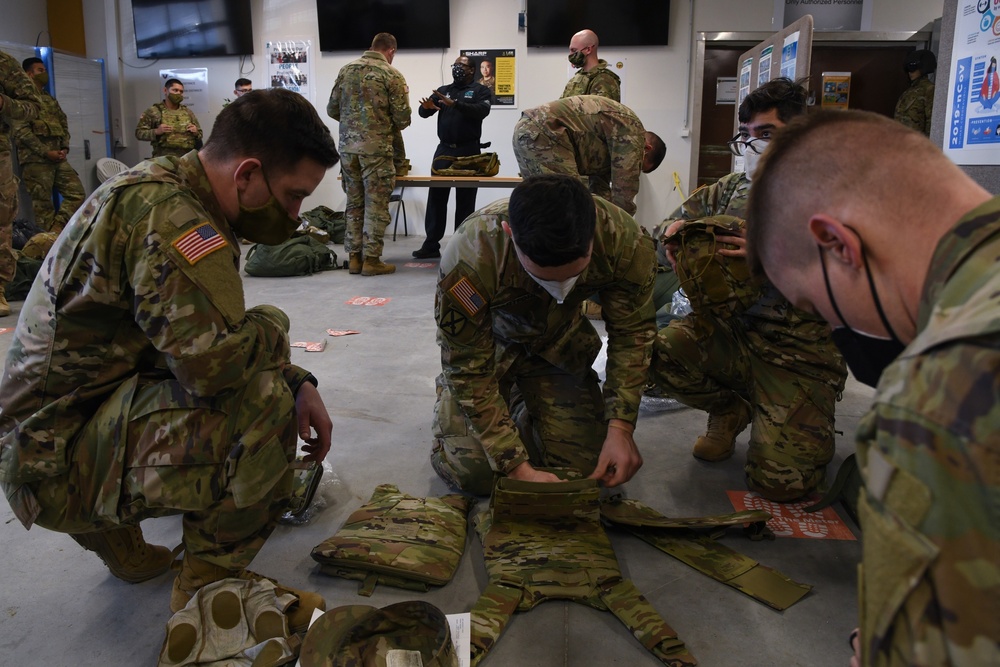 405th AFSB CIF teams assist PEO Soldier with issue of next generation gear in Europe