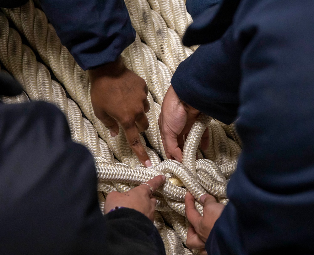 Makin Island Splices Mooring Line