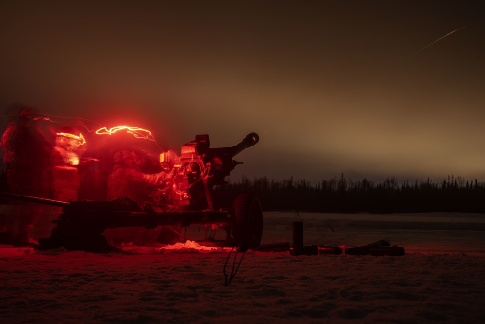 Spartan paratroopers conduct live-fire artillery training