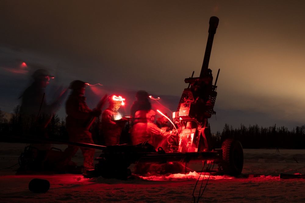 Spartan paratroopers conduct live-fire artillery training