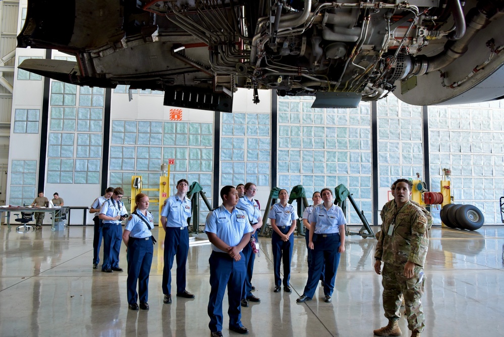 Alaska JROTC tours 15th Maintenance Group