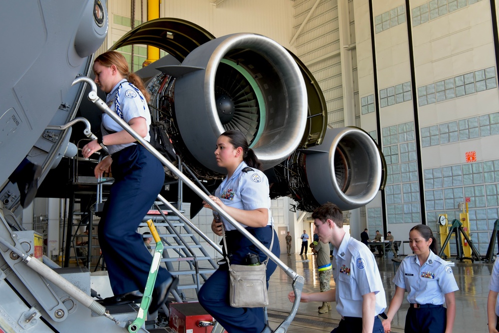 Alaska JROTC tours 15th Maintenance Group